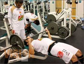 Monarcas avanza