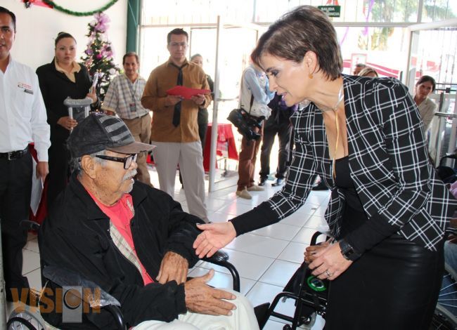 A superar la discapacidad de amar y de ayudar, invitó a la población la señora Ana Luisa Cervantes