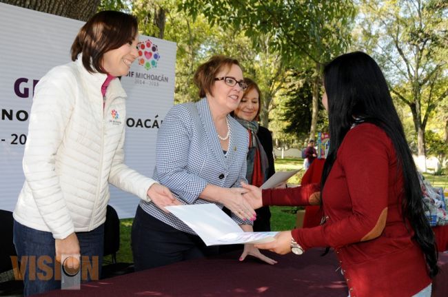 DIF Michoacán recibió donativo de cobijas, ropa y juguetes por parte de diferentes instituciones.