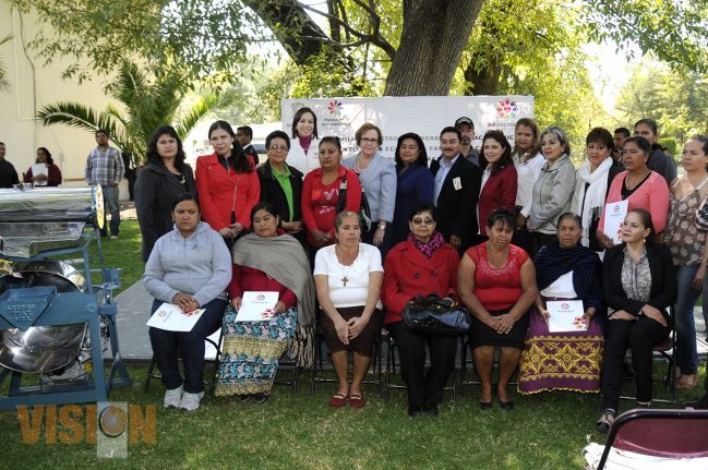 DIF Michoacán entrega de 15 Proyectos Productivos a mismo número de Municipios del Estado.