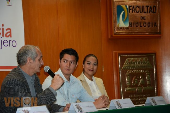 Mi experiencia en el extranjero impacta a jóvenes nicolaitas en la Facultad de Biología