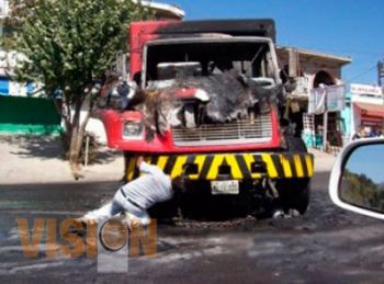 Incendian camion en Zitacuaro