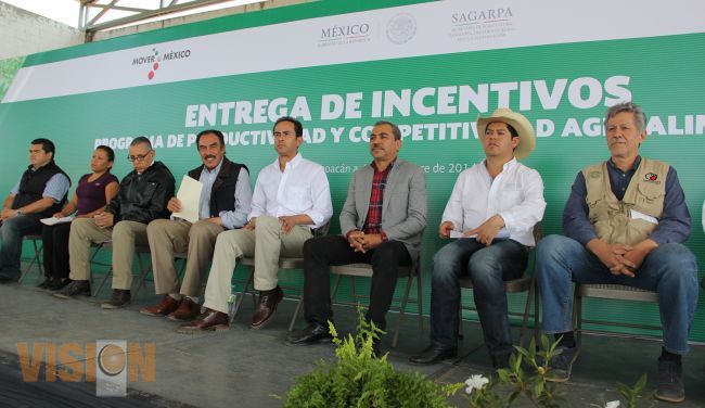 ENTREGAN INCENTIVOS PARA LA PRODUCCIÓN AGROALIMENTARIA EN URUAPAN