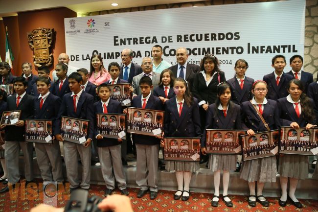 Reconocen a alumnos michoacanos ganadores de la Olimpiada del Conocimiento Infantil.