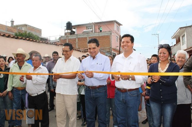 Con responsabilidad, Silvano Aureoles gestionó más de mil millones de pesos para calles y caminos