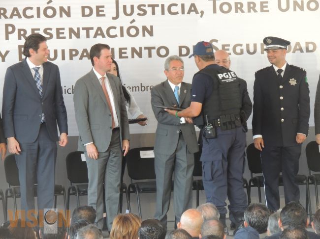 No se puede exigir justicia quebrantando las leyes: Carlos Hugo Castellanos Becerra.