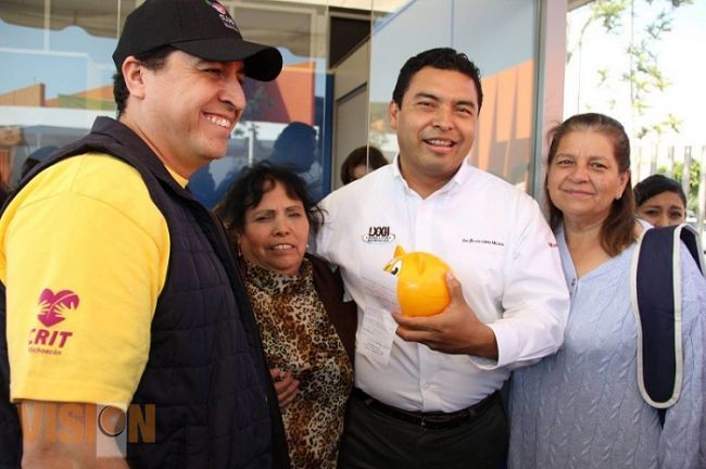 Donó Olivio López su aguinaldo a la fundación Teletón