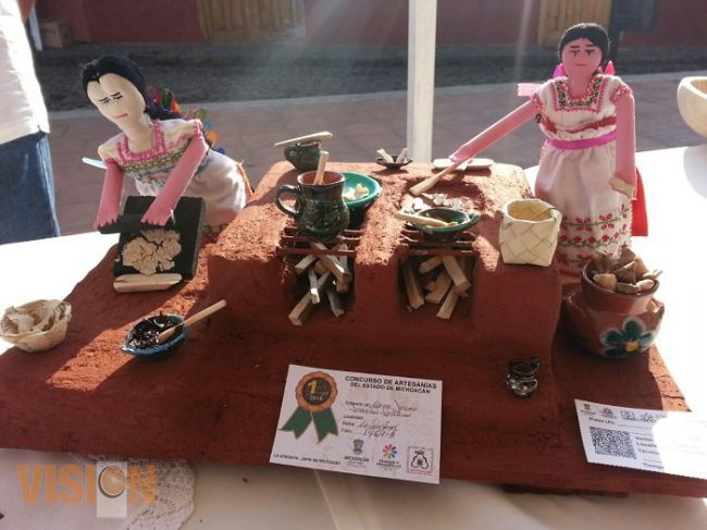 Artesanos de Zirahuén muestran su talento en el XXV Concurso Artesanal