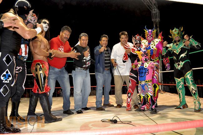 GRAN ÉXITO DE LA FUNCIÓN DE LUCHA LIBRE EN LA COFRADIA