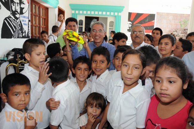 Conoce Salvador Jara necesidades educativas de Apatzingán