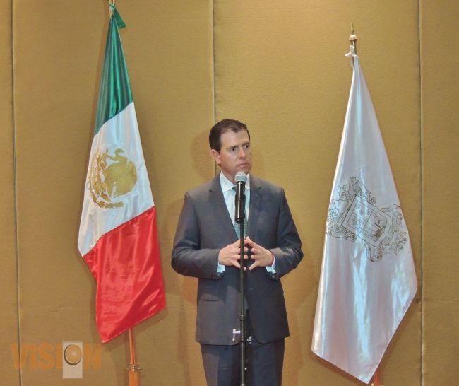 El Comisionado se reúne en Apatzingán con integrantes de la Fuerza Rural.  