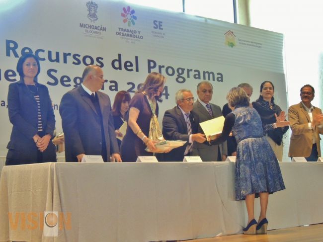 Entregan recursos a Escuelas integradas al programa 