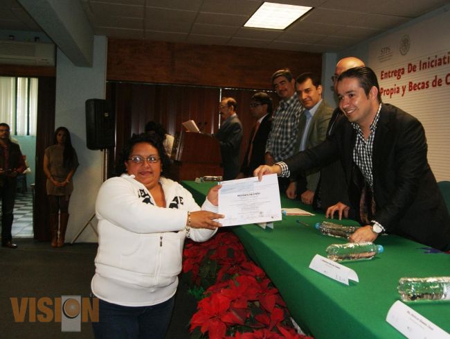 Cierra SNE 2014 con entrega de apoyos por 3 millones 779 mil pesos.