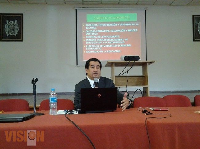 Hill Arturo Del Río se compromete con la trasparencia y la rendición de cuentas en la UMNSH