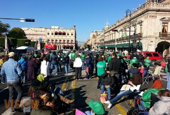 STASPE bloquea vialidades en Morelia.