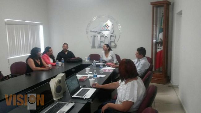 Comparte IEM experiencias sobre Voto en el Extranjero con Colima.