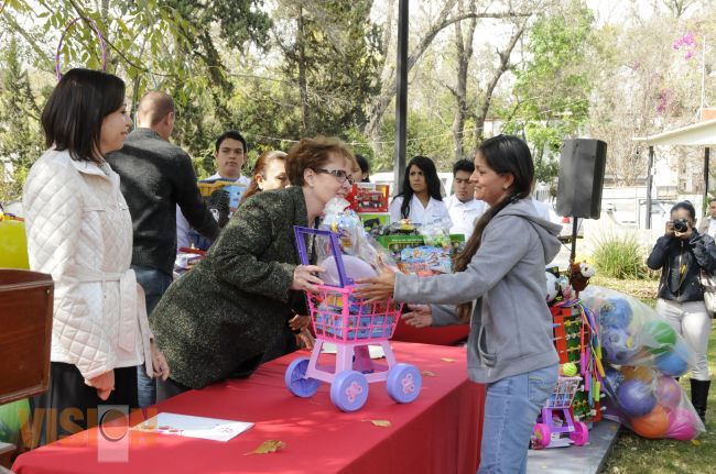 DIF Michoacán entrega 25 mil juguetes a niños y niñas de 17 Municipios del Estado.