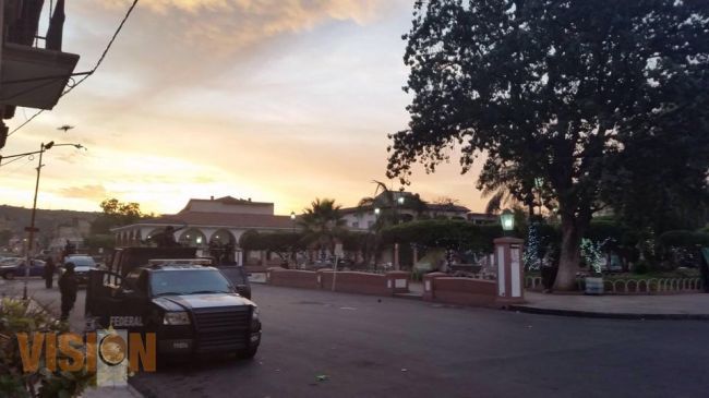 Se registra enfrentamiento en Apatzingán entre Fuerzas Federales y Civiles.