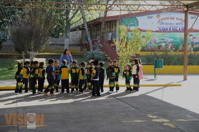 Reinician actividades en Michoacán Un Millón 200 mil alumnos.