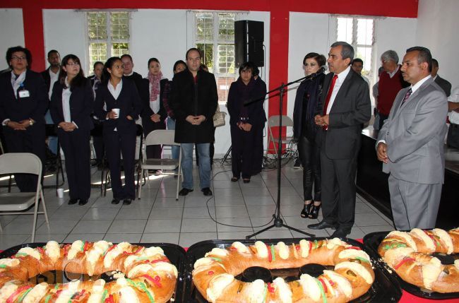 AUTORIDADES MUNICIPALES Y EMPLEADOS COMPARTIERON LA TRADICIONAL ROSCA DE REYES