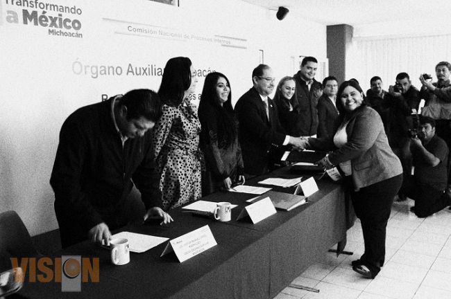 Sheila Montaño se registra para contender por el Distrito VIII poniente