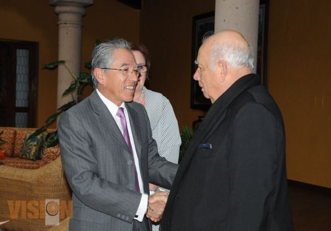 El gobernador Salvador Jara se reúne con el cardenal Alberto Suárez Inda.