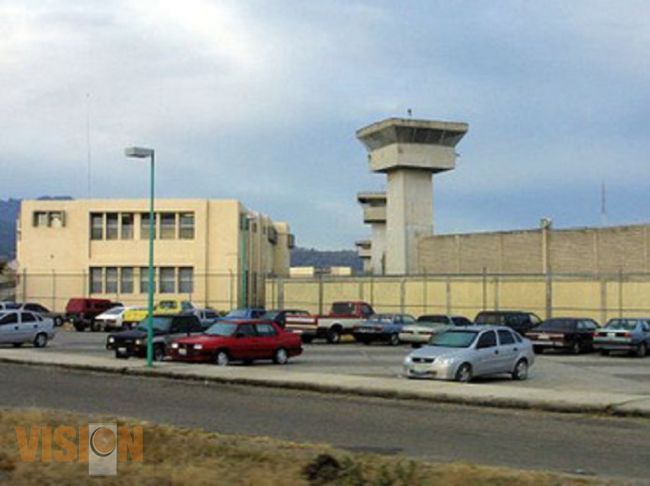 Consignan al penal de Nayarit a 44 detenidos en Apatzingán 