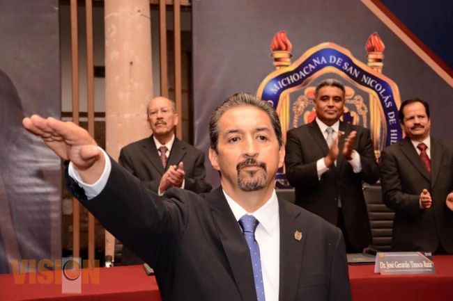 Medardo Serna toma protesta como Rector de la Universidad Michoacana