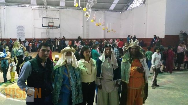 Gobierno local entrega juguetes en el festejo de “Día de Reyes”