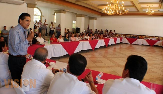 Atiende Silvano demandas de sectores sociales de la Costa Michoacana