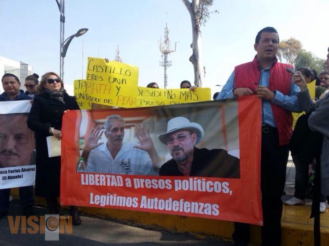 ¡Fuera Castillo!, gritan manifestantes a las afueras de la Cámara de Diputados 