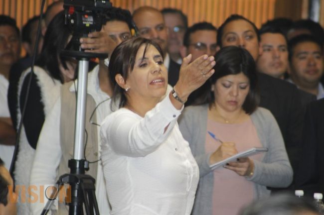 Castillo le gritoneo a la presidenta de la Comisión, acusa Cocoa Calderón 