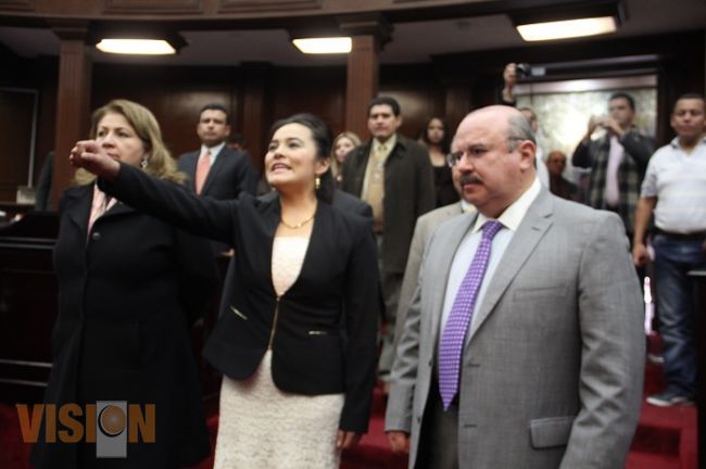 Rinden protesta diputados suplentes