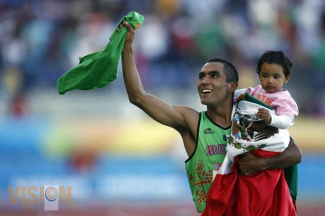 Juan Luís Barrios, invitado de lujo para inaugurar pista de atletismo de Uruapan
