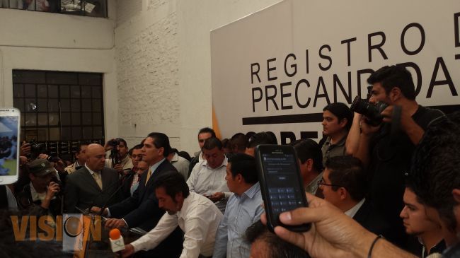 Se registra Silvano Aureoles como precandidato al Gobierno de Michoacán por el PRD 