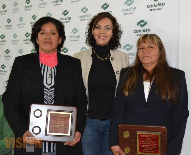 Xóchitl Marín Aguilera y Soledad Fraga Hipólito, reciben la Presea “Adela Velarde Pérez”,