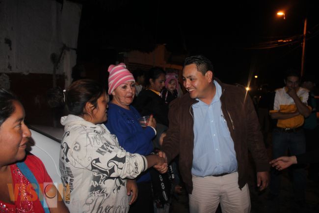 Víctor Manríquez le cumple a los Uruapenses en materia de géstion social