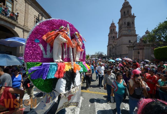 Convocan a participar en el próximo carnaval del torito de petate Morelia 2015.