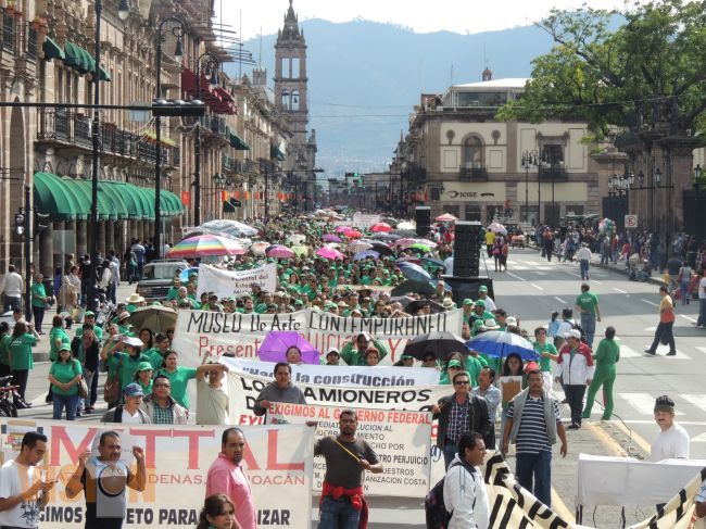 Anuncia CNTE bloqueos de bancos y centros comerciales de Morelia para mañana miércoles.