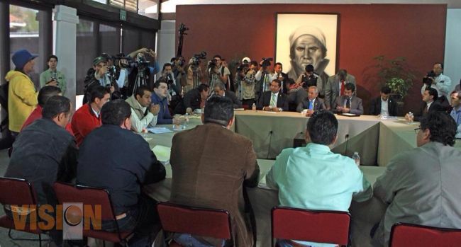 El FCS retira bloqueos de bancos y centros comerciales tras reunión con Gobierno del Estado.