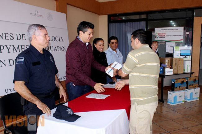Ayuntamiento entrega Tecnología a MIPYMES por 450 mil pesos