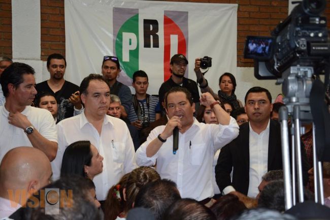 Jaime Darío Oseguera Méndez se registra como precandidato a la alcaldía de Morelia.