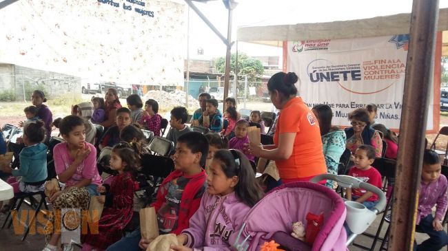 Mujeres y niños de “La Cedrera” participan en acciones que previenen la violencia de género