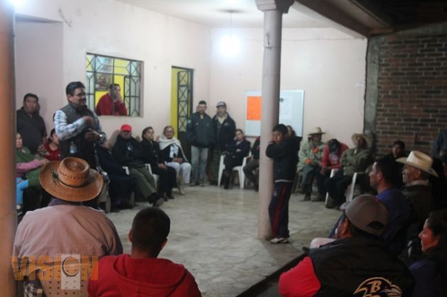 Militantes del PRD de Salvador Escalante apoyan a Hugo Ángel