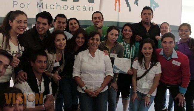 Urge construir instituciones fuertes, sean creíbles y transparenten sus recursos: Cocoa Calderón