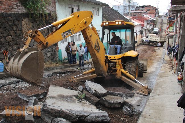 Avanzan obras de rehabilitación de drenaje en un tramo de la calle Juan Ayala