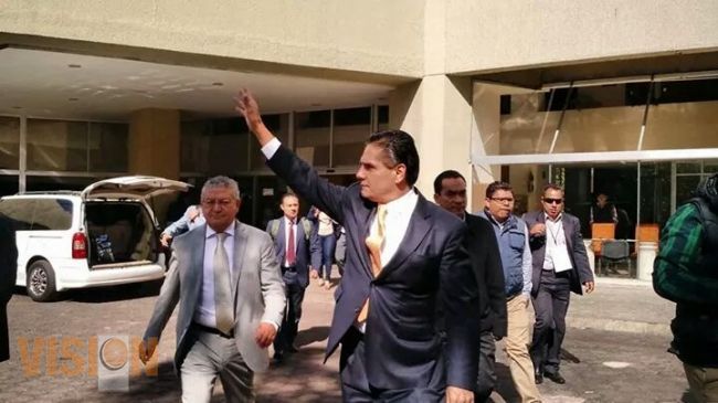Declina Raúl Morón a favor de Silvano Aureoles 