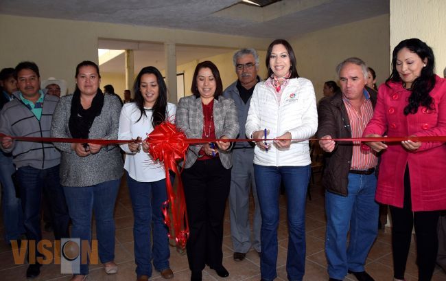 Mariana Sosa inaugura un centro PAMAR en Irimbo.
