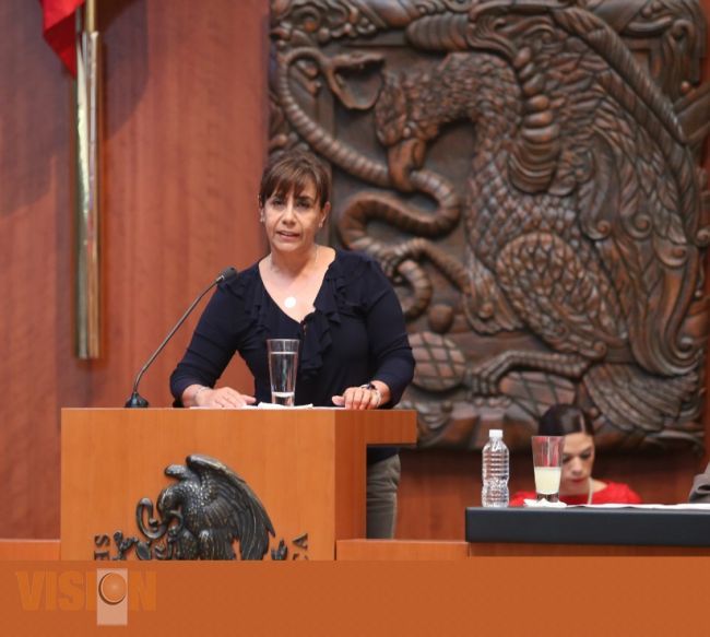 Corresponde senadora Luisa María Calderón al llamado de Colegios de Profesionistas de Michoacán.