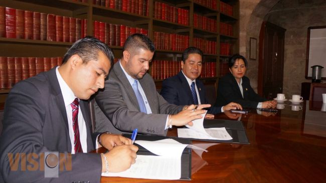 Firman convenio la UMSNH y el SAT 